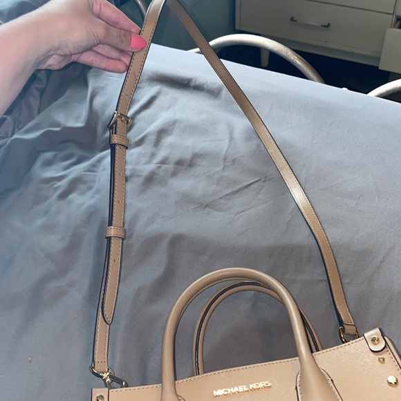 Michael Kors Beige Square Purse Bag with Gold Studs Great Condition Trendy - Picture 6 of 7